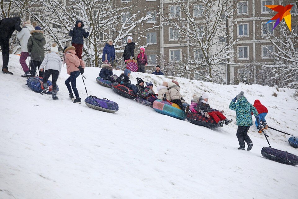     Ушибы и травмы часты после катания на горках. Дмитрий ЛАСЬКО