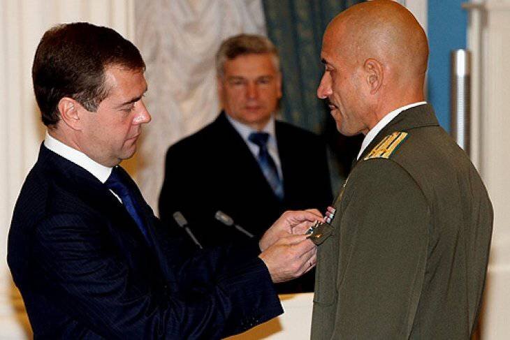 Герой России подполковник Лебедь славился честностью и прямолинейностью.-3