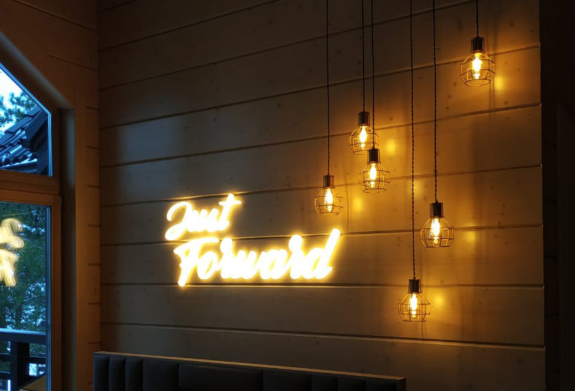 Ключевые фишки светодиодной вывески Ledlogo (с фото и кейсами)