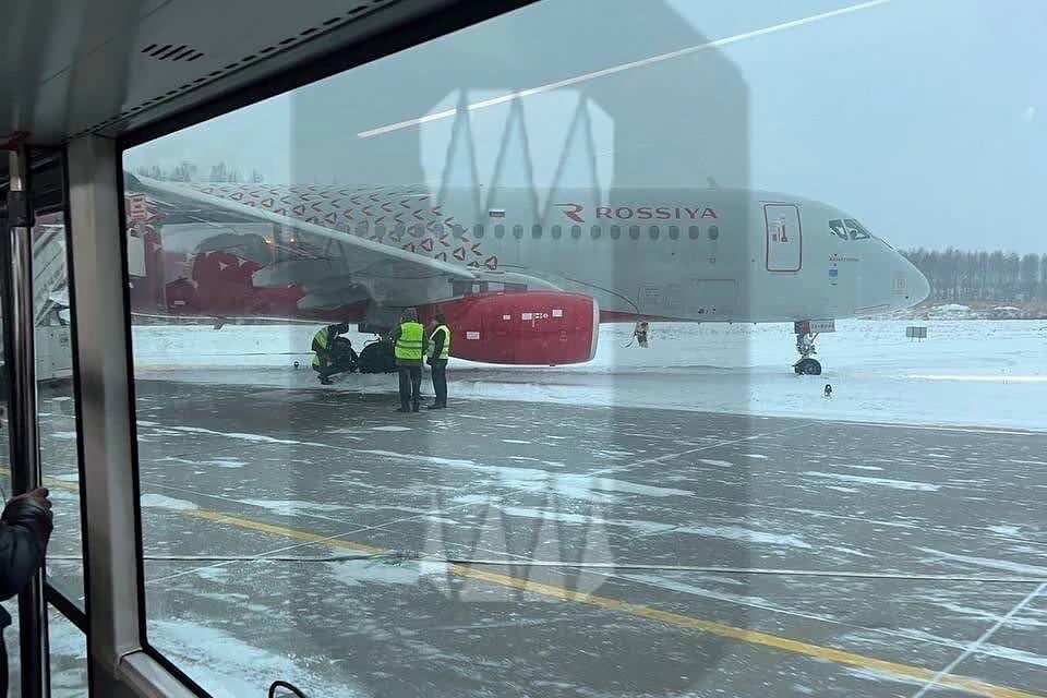     Инцидент прокомментировали в авиакомпании, которая осуществляла рейс. Фото: t.me/ostorozhno_novosti