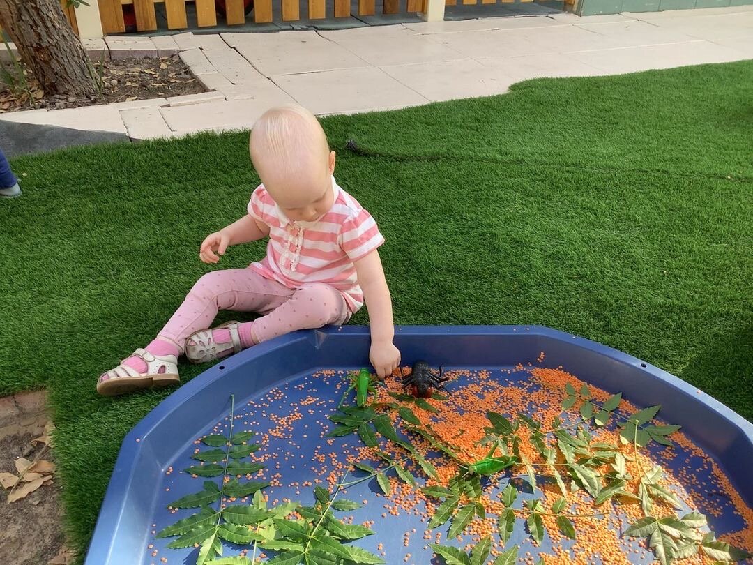 На детских площадках в Дубае малыши зачастую в сопровождении нянь