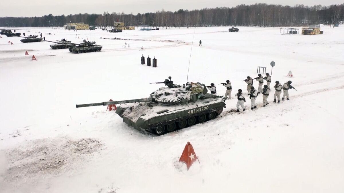    Российские и белорусские военнослужащие проводят совместные занятия на полигоне Брестский. Скриншот видео© РИА Новости / Пресс-служба Минобороны РФ