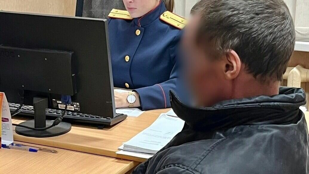     В Вавожском районе местного жителя задержали по подозрению в истязаниях несовершеннолетней девочки-подростка.