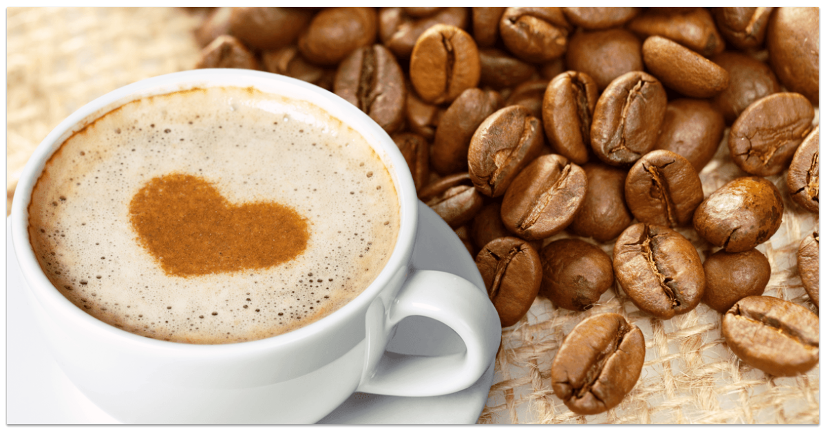 чашка кофе и кофейные зерна