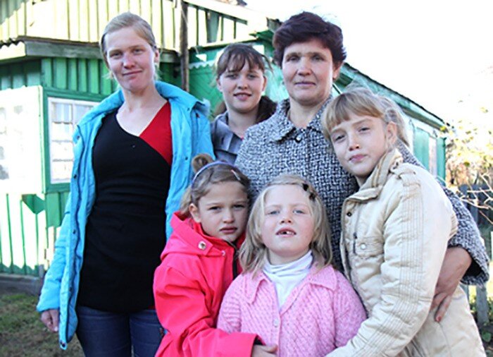 Анна с детьми