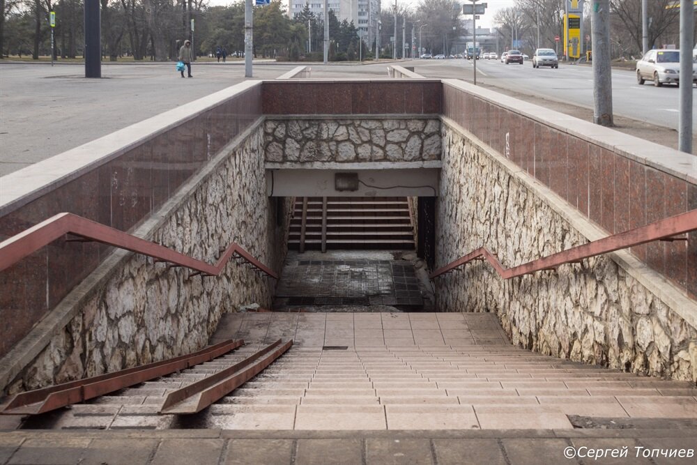 Вход со стороны старого аэровокзала