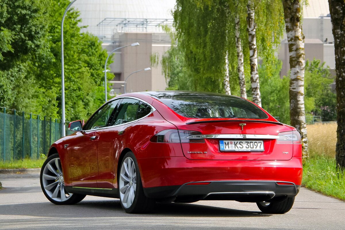 Tesla model s p85+