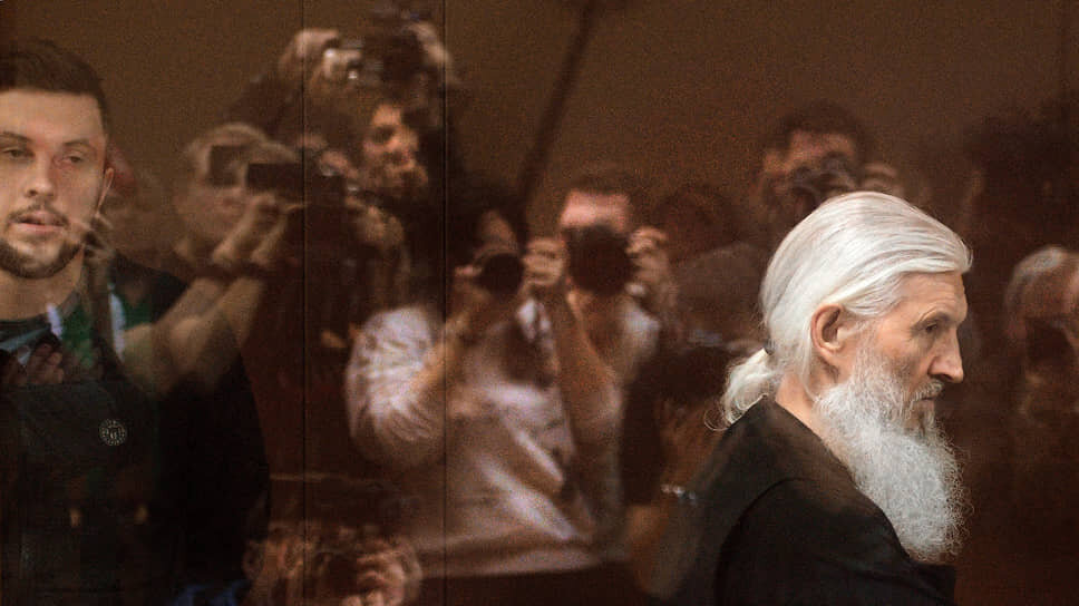 Фото: Глеб Щелкунов / Коммерсантъ📷Вынесение приговора по делу бывшего схиигумена Сергия (Николая Романова) и его помощника Всеволода Могучева по делу об экстремизме в Бабушкинском районном суде.