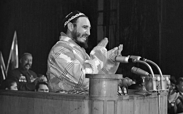 фидель в тюбетейке