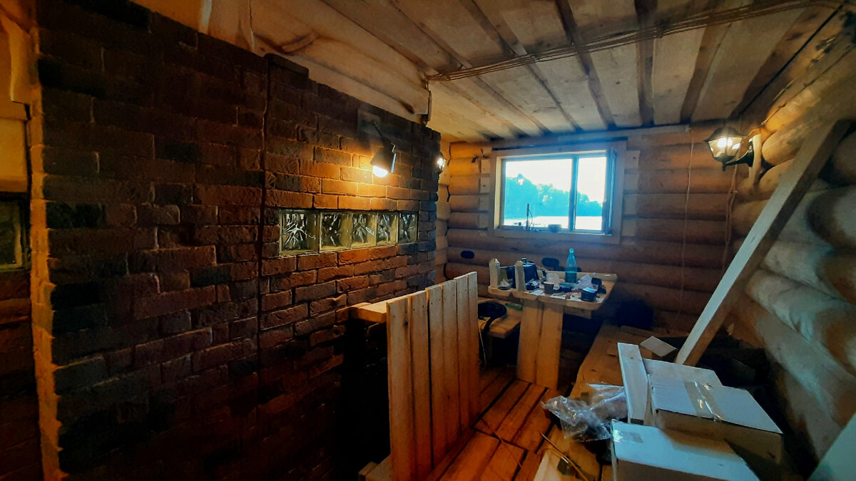 Банная печь Рамунаса из кирпича ручной формовки со стороны зоны отдыха