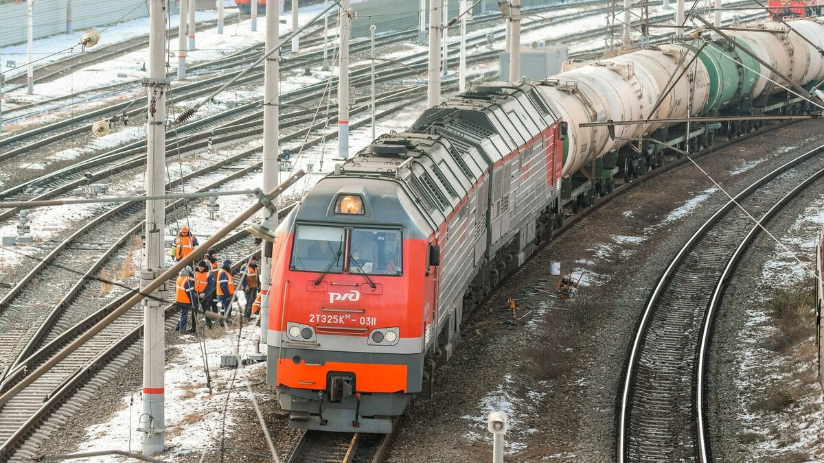     В новых медиа появилась информация, что в Хабаровском крае на перегоне в районе станции Корфовская тигр напал на работника железной дороги.