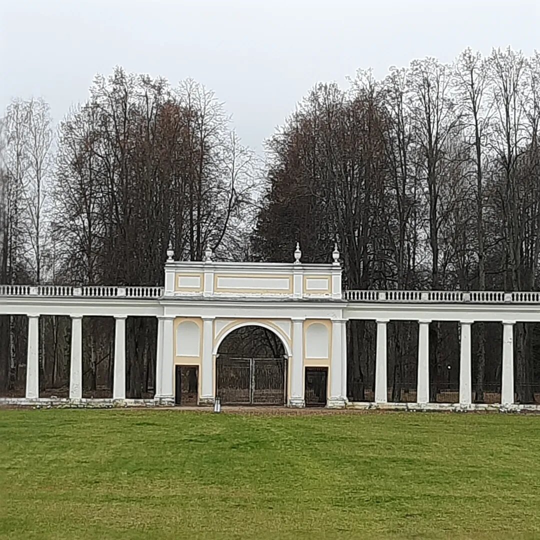 Въездные ворота.