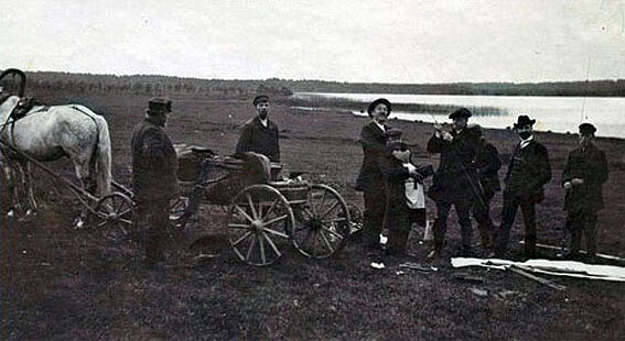Ф.И. Шаляпин и К.А. Коровин на рыбалке. Ратухино, 1905 г. Источник - https://music-museum.ru/
