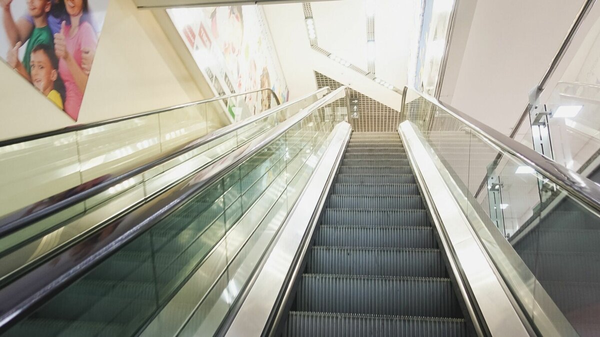     На станции метро «Кремлевская» откроют эскалаторы, которые находились в нерабочем состоянии с 2005 года. Об этом на деловом понедельнике заявил генеральный директор МУП «Метроэлектротранс» Айдар Абдулхаков.