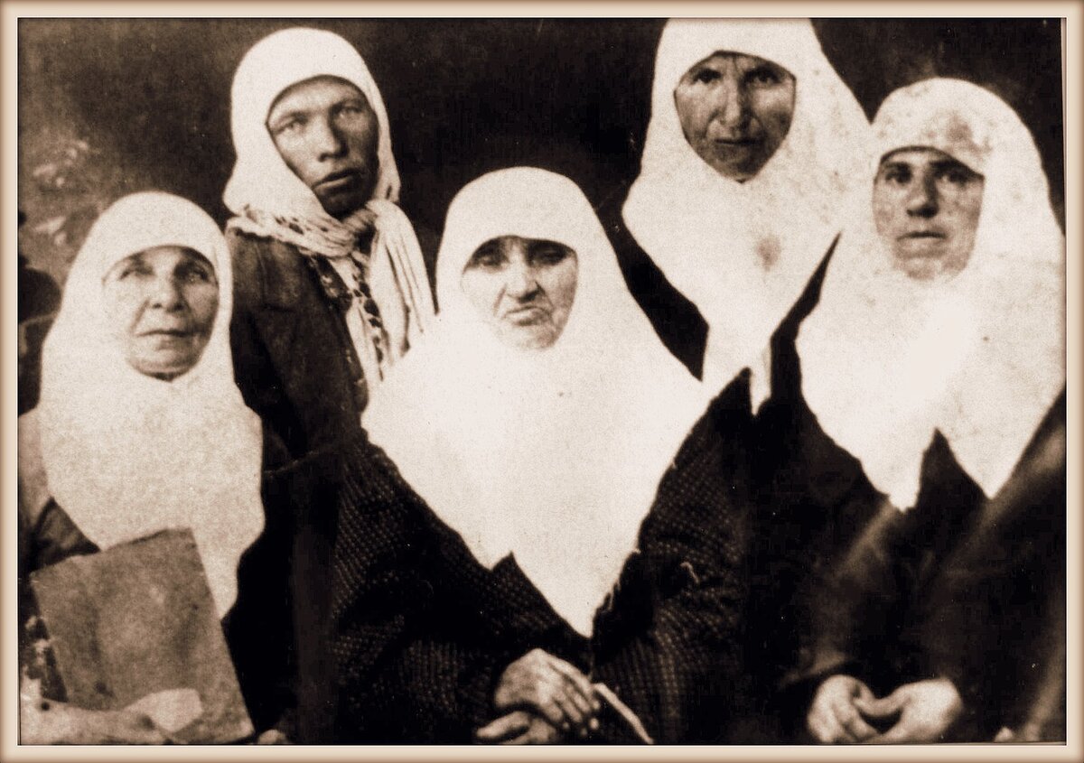 Είπαν ότι ο μακαρίτης Παρασκευάς είδε το μέλλον. Η κύρια πρόβλεψή της βρίσκεται στο τέλος του άρθρου. «Ο Πασάς μιλούσε, κατά κανόνα, σε μια γλωσσολαλιά στην τοπική διάλεκτο της ουκρανικής γλώσσας -4