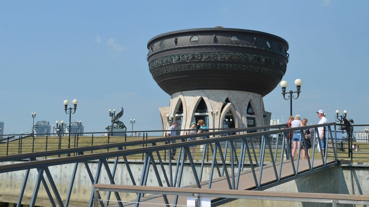     Новый парк расположится в юго-восточной части центра семьи «Казан» — возле перекрестка улиц Декабристов и Сибгата Хакима в Казани. Общая площадь проекта составит 15,4 гектаров. Об этом свидетельствует постановление кабинета министров Татарстана, опубликованное в сборнике документов.