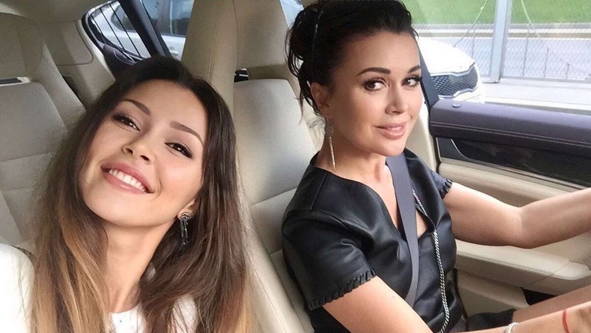 Анастасия Заворотнюк с дочерью, фото из открытого источника