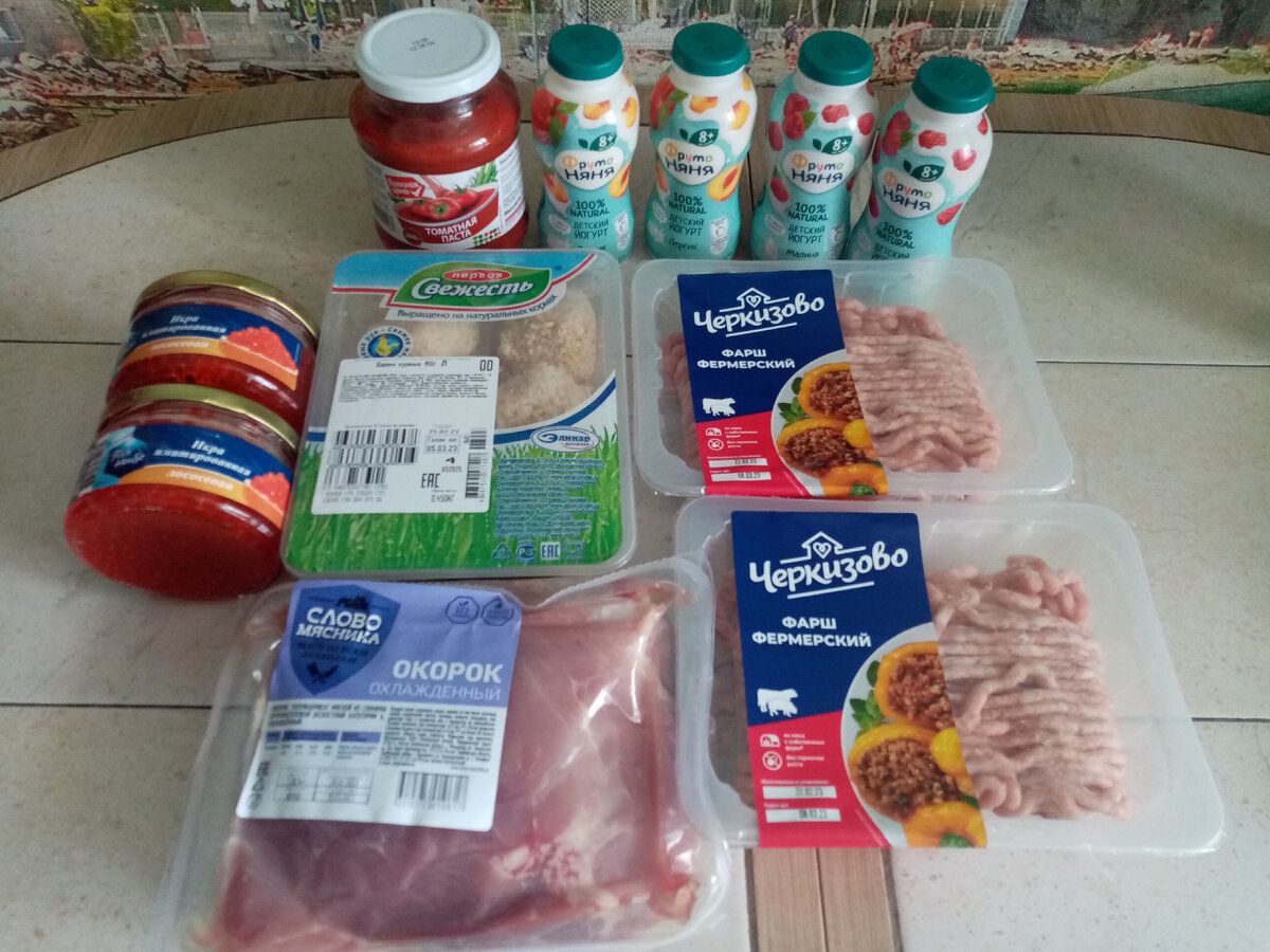 Икра, Томатная паста и Окорок из Пятерочки, остальное из Дикси