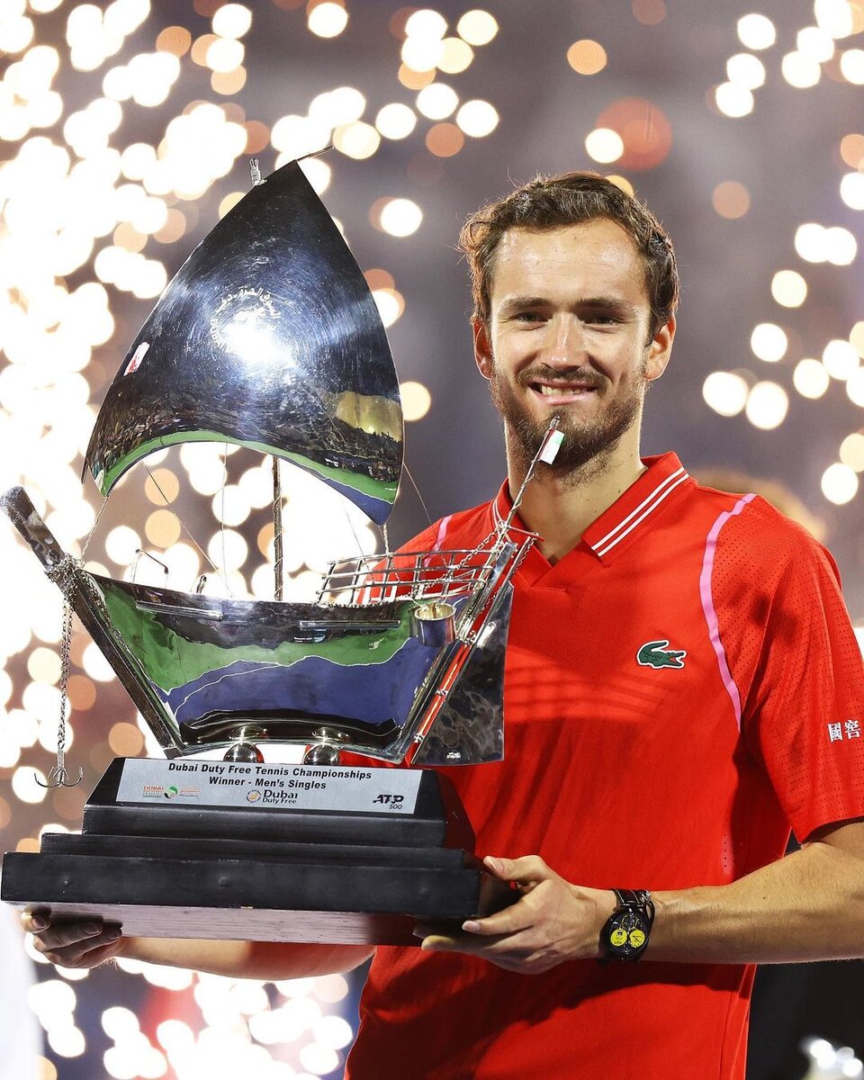 Медведев за последний месяц выиграл три титила