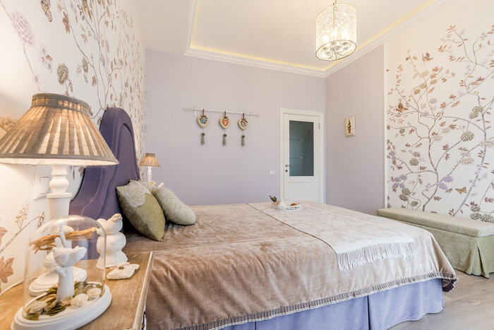 Прованс, гламур,шеби-шик... Романтичный интерьер "на любителя" в сталинке 55 кв.м.