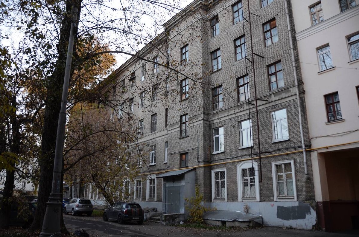 Измайловская площадь, 9к2. Вид со двора. 