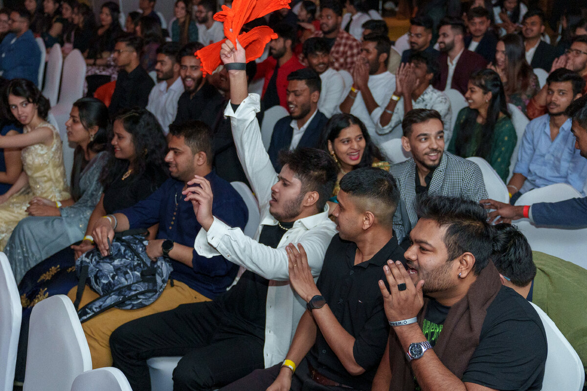 Более 200 человек стали участниками мероприятия, организованного индийскими студентами ПИМУ. Зрители насладились национальными танцами, яркими представлениями и традиционными блюдами Индии.-2