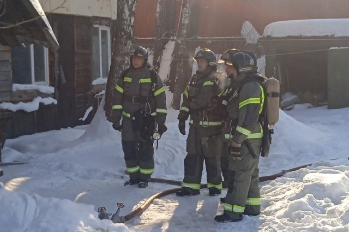    Жителя Томской области вытащили из окна горящего дома