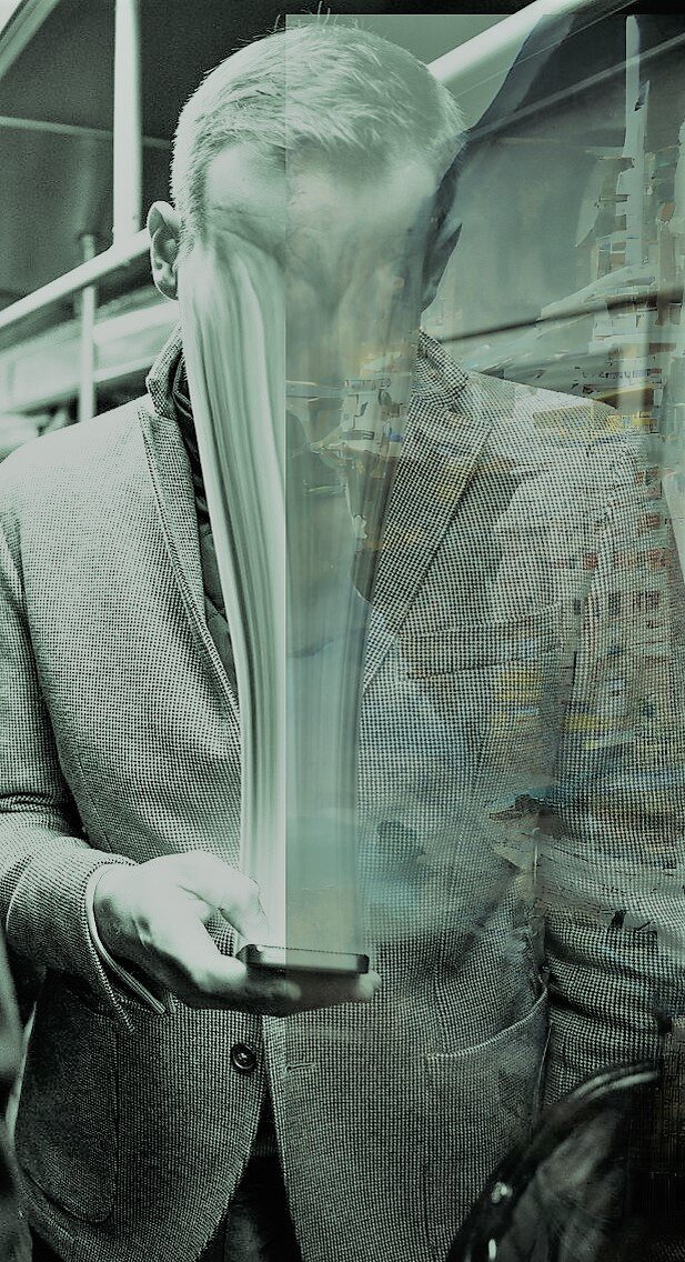 фото из открытых источников интернета обработано с помощью DreamWOMBO