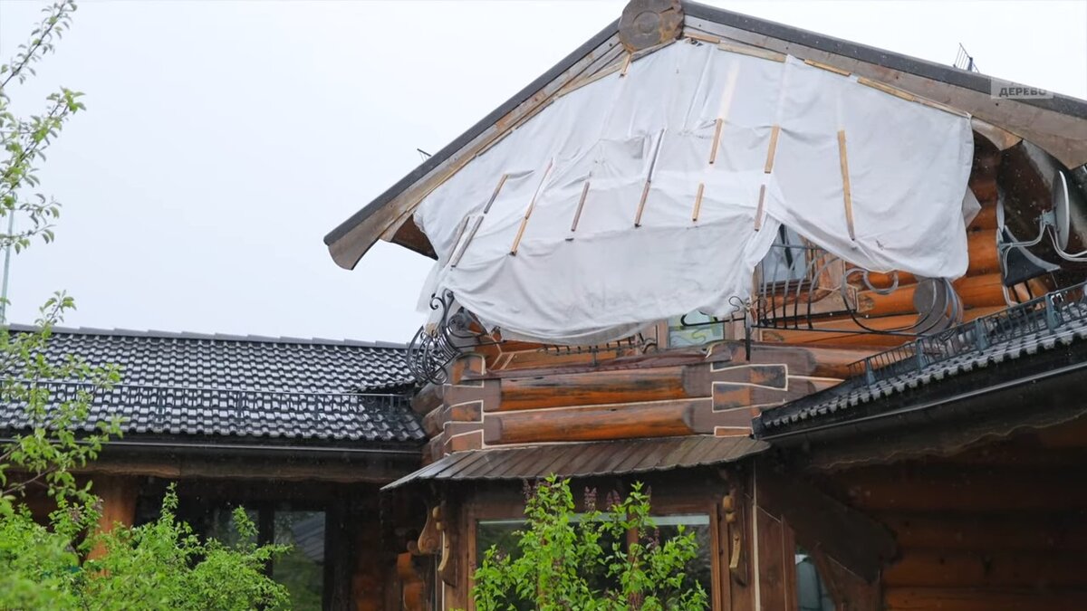 Временно накрыли балкон