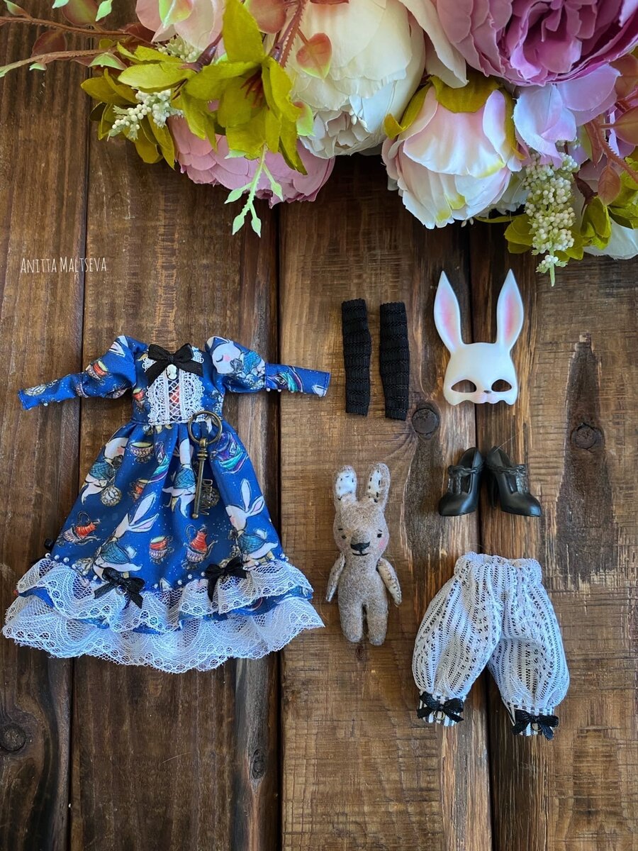 Аутфит первого образа. Листай, чтобы увидеть больше фото