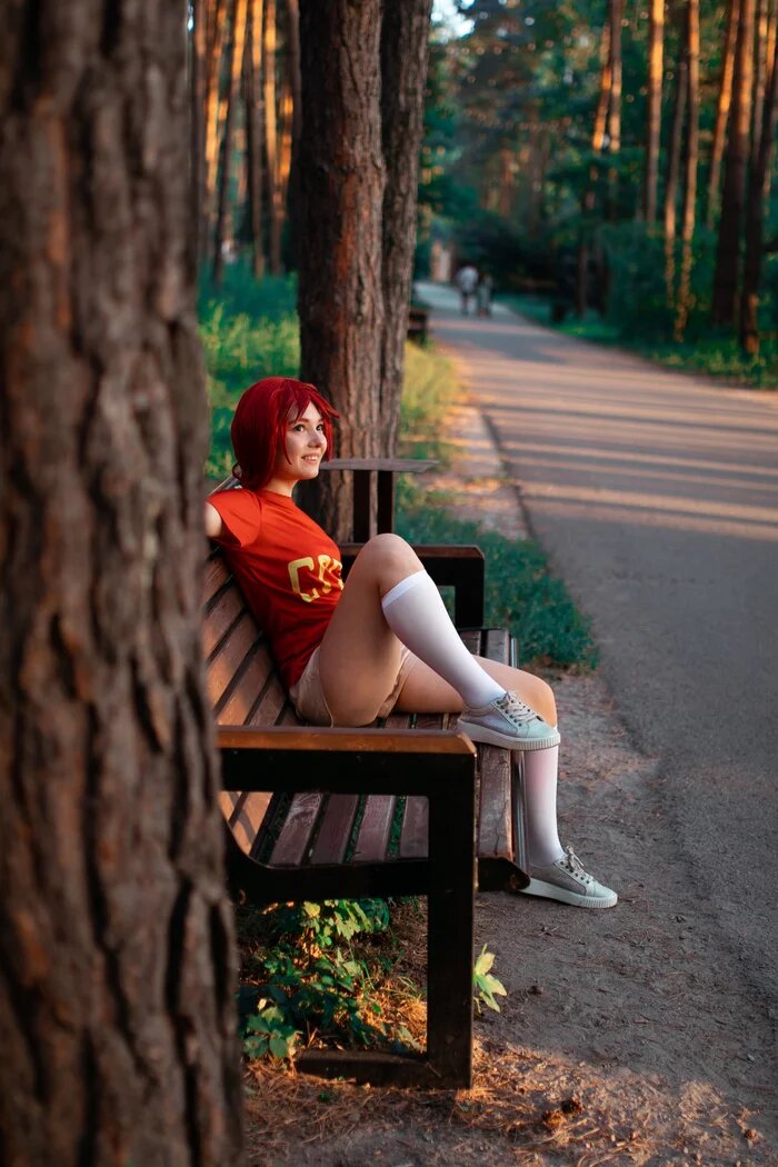 "Идея косплея возникла не совсем спонтанно. Косплеершу, как и персонажа, зовут Ульяна, и она играла в Бесконечное Лето давным давно. Хоть игра и не показалась ей шедевральной, персонаж ей очень понравился."