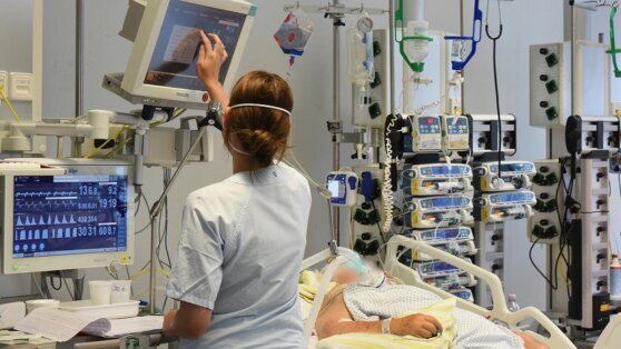    В ВОЗ заявили о снижении смертности из-за COVID-19 в мире на 30% за месяц Алина Городниченко