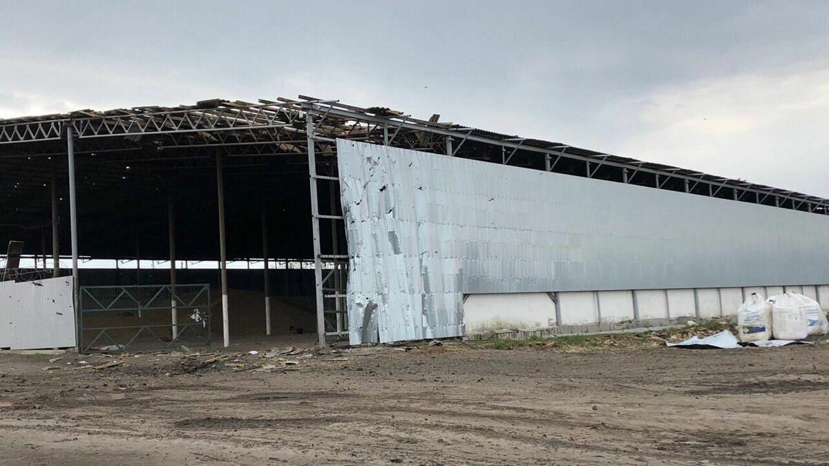     Под обстрел со стороны Украины попала деревня Архангельское в Шебекинском городском округе. Об этом сообщил губернатор Белгородской области Вячеслав Гладков.