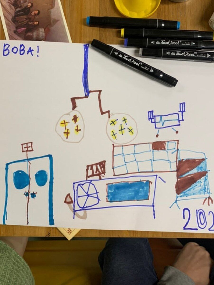 Дети в больницах рисуют операционные