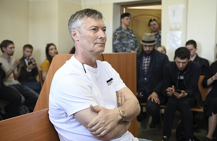    Бывший мэр Екатеринбурга Евгений Ройзман (признан в РФ иноагентом) во время рассмотрения по существу уголовного дела о дискредитации Вооруженных сил РФ в Октябрьском районном суде.EPA/ТАСС
