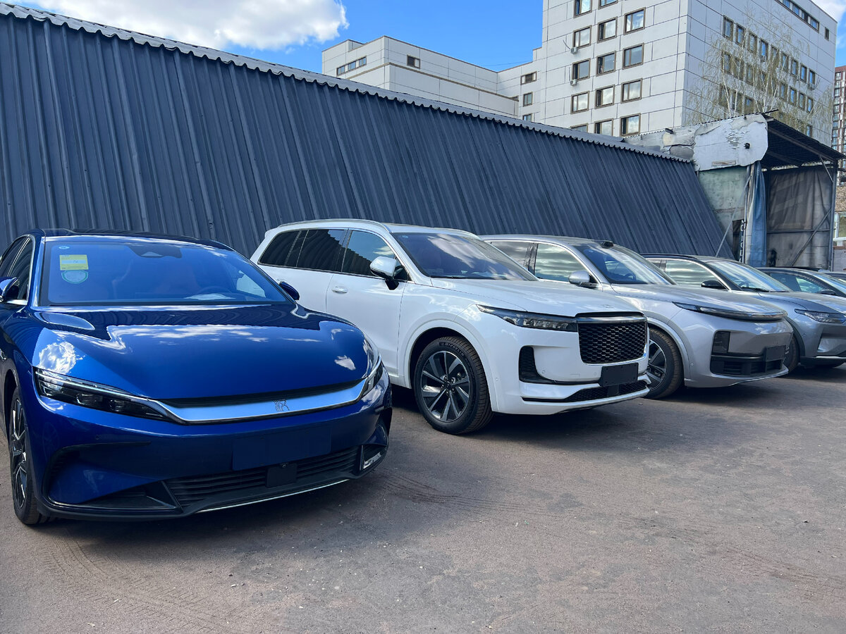 Главное, что отличает нас от других посредников – собственные базы в странах, из которых мы поставляем машины. Китай – одна из них. 