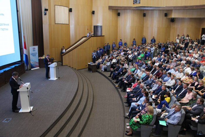 Фото: Реготделение "ЕР" в Приморском крае. Единороссы выдвинули Олега Кожемяко кандидатом в губернаторы