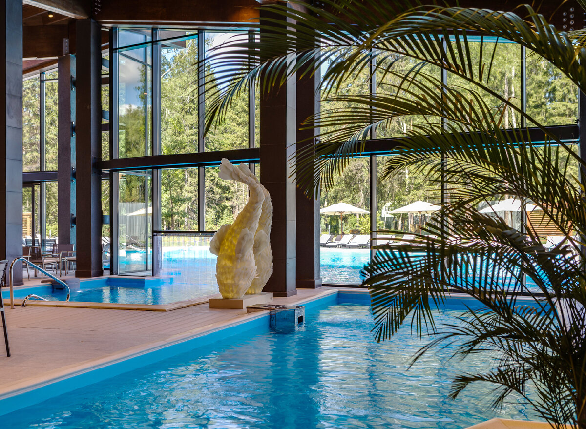 Подогреваемый бассейн AQUARIUM в LES Art Resort