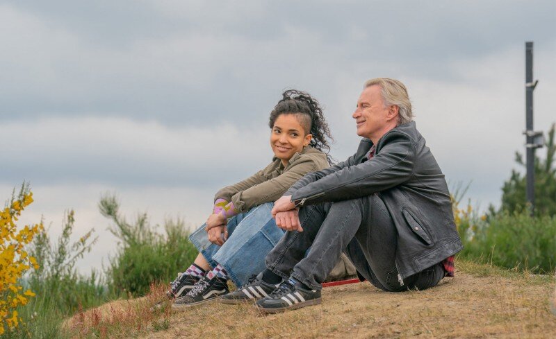 Кадр из сериала «Мужской стриптиз», реж. Эндрю Чаплин, Катрин Морсхэд, 2023