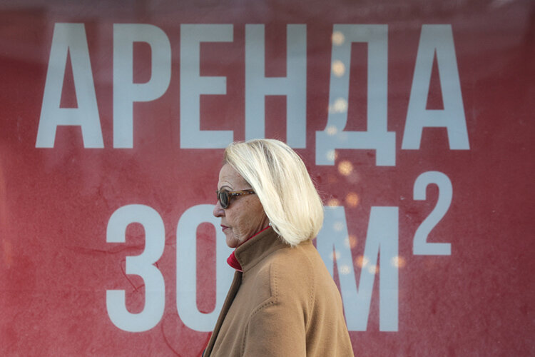    Как можно воочию наблюдать, в новых растущих ЖК сразу заполняются коммерческие помещения только на местах с высоким трафиком и перекрестках. Остальные девелопер обычно реализует на первоначальном этапе строительства с низкой ценой, таким образом выходя в кеш Фото: «БИЗНЕС Online»