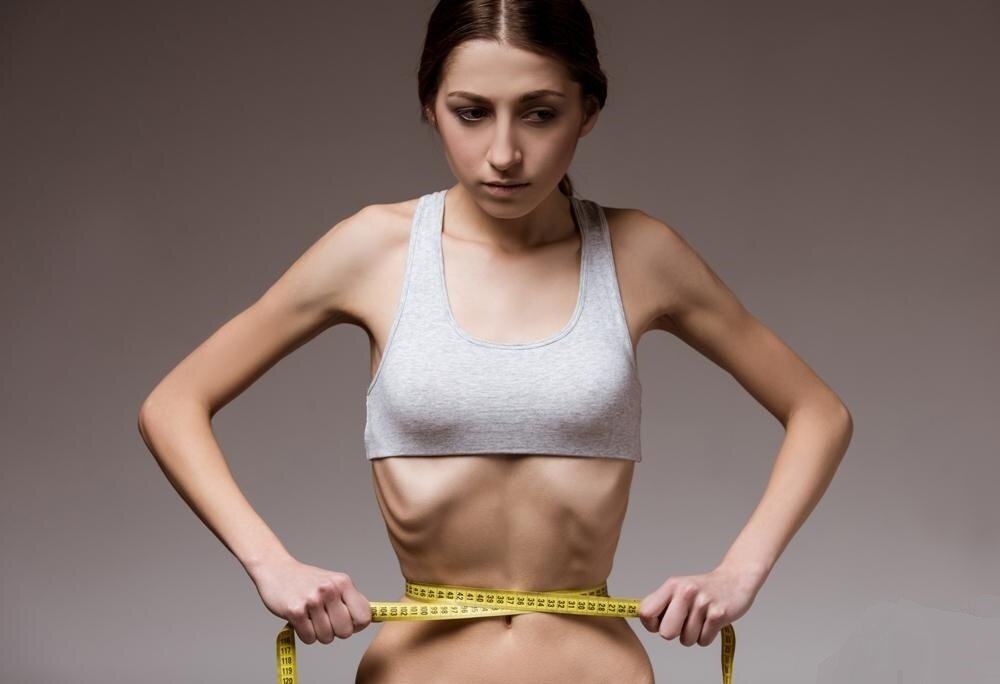 Источник фото : https://femina-maskulina.ru/wp-content/uploads/2012/10/kak-nabrat-ves-hudoj-devushke-v-domashnih-usloviyah-6-pravil-pitaniya-i-sportivnye-sekrety.jpg