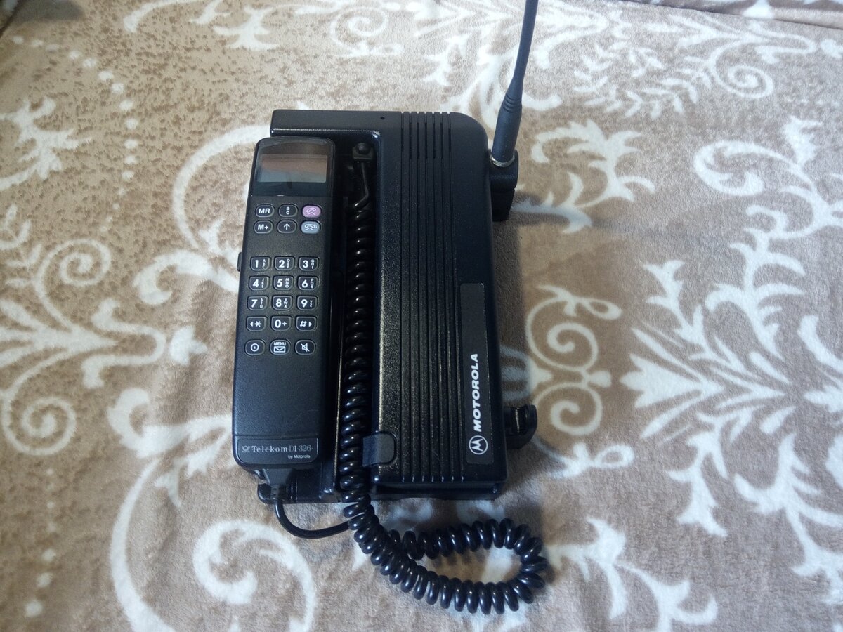 1.   Motorola Telekom D1-326,Год выпуска: 1994,Стандарт: GSM  900,Аналогично Motorola International 2200
