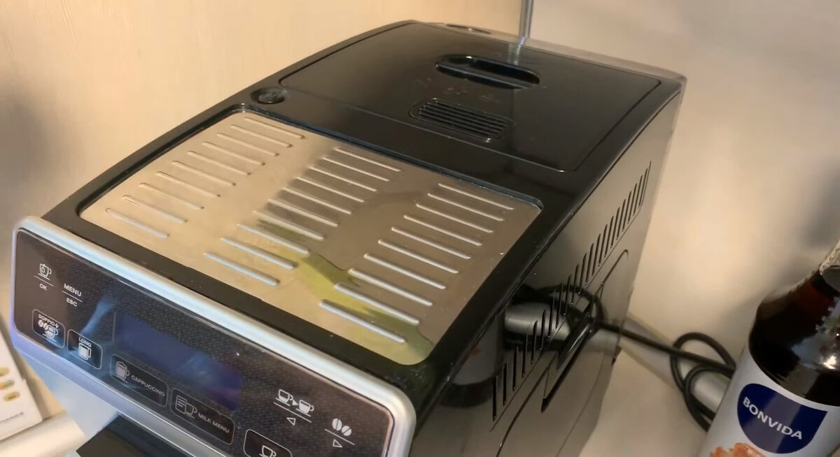 Верхняя поверхность всегда горячая для подогрева чашек.