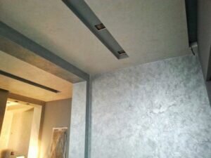 Также декоративную штукатурку часто классифицируют, в зависимости от основного связующего элемента.