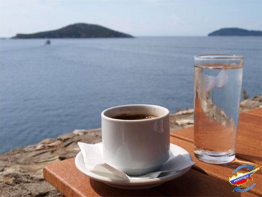 А вскоре замечаешь, что уже сам не можешь обойтись без двух-трёх чашечек кофе для поддержания тонуса