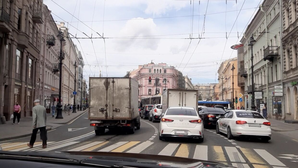 Угол невского и суворовского фото