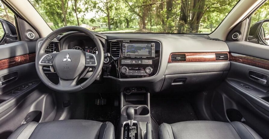 Mitsubishi outlander интерьер