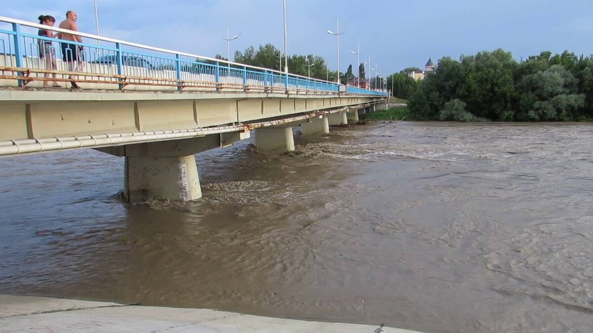 Мост река кубань