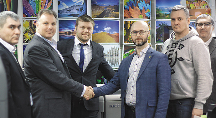 Михаил Фурсов, Александр Миненков и сотрудники типографии. 