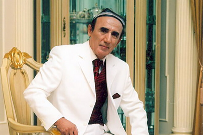 Шерали Жураев (узб. Шерали Жўраев; 12 апреля 1947 года, Ленинский район, Андижанская область, Узбекская ССР, СССР) — узбекский певец, музыкант, поэт, композитор и актёр. Народный артист Узбекской ССР (1987) и Таджикистана (2018), лауреат государственной премии имени Алишера Навои (1991), кавалер ордена «Фидокорона хизматлари учун» (2018)